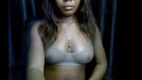 Snapshot of lizzy_petite chatting on 1, 10, 2025 lizzy online show from 1, 10, 2025