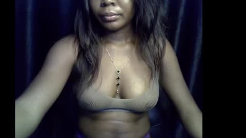 Snapshot of lizzy_petite chatting on 2, 10, 2025 lizzy online show from 2, 10, 2025