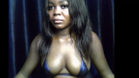 Snapshot of lizzy_petite chatting on 5, 10, 2025 lizzy online show from 5, 10, 2025