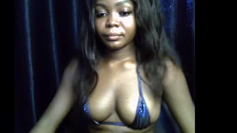Snapshot of lizzy_petite chatting on 8, 10, 2025 lizzy online show from 8, 10, 2025