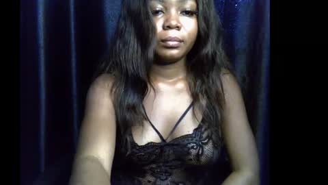 Snapshot of lizzy_petite chatting on 10, 10, 2025 lizzy online show from 10, 10, 2025