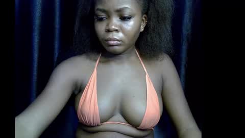 Snapshot of lizzy_petite chatting on 11, 10, 2025 lizzy online show from 11, 10, 2025