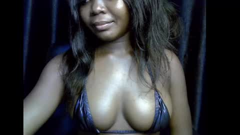 Snapshot of lizzy_petite chatting on 13, 10, 2025 lizzy online show from 13, 10, 2025