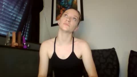 Snapshot of lizzyvonn chatting on 8, 4, 2026 Lizzie Vonn online show from 8, 4, 2026