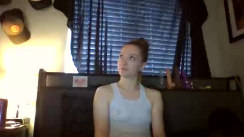 Snapshot of lizzyvonn chatting on 9, 4, 2026 Lizzie Vonn online show from 9, 4, 2026