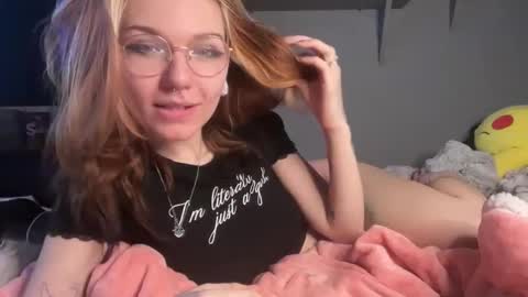 Snapshot of lizzyylovesick chatting on 28, 12, 2024 lizzybunny online show from 28, 12, 2024