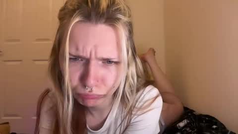 Snapshot of lizzyylovesick chatting on 16, 9, 2025 lizzybunny online show from 16, 9, 2025