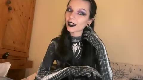 Snapshot of lizzyylovesick chatting on 16, 4, 2026 lizzybunny online show from 16, 4, 2026