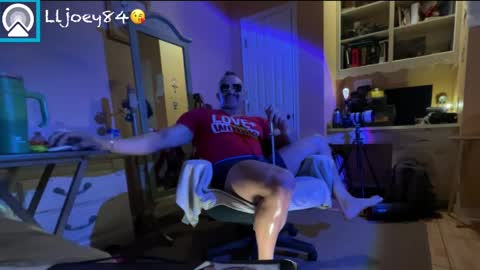 Snapshot of lljoey84 chatting on 25, 4, 2026 lljoey84 online show from 25, 4, 2026