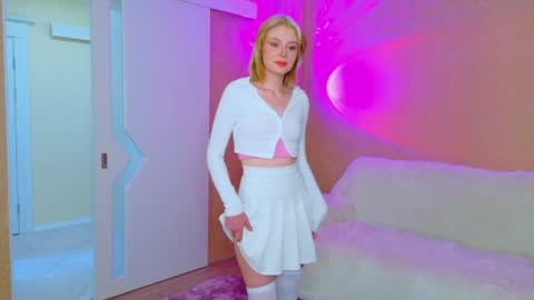 Snapshot of llovelymia chatting on 19, 6, 2026 llovelymia online show from 19, 6, 2026