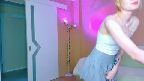 Snapshot of llovelymia chatting on 24, 6, 2026 llovelymia online show from 24, 6, 2026