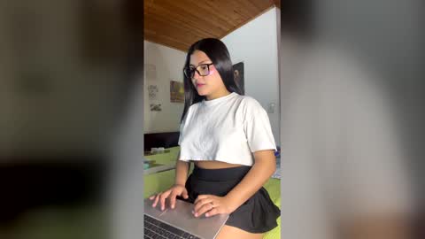 launx18 online show from 7, 4, 2026