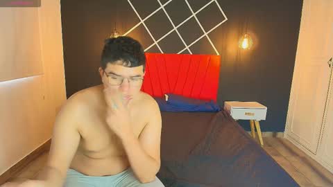Snapshot of logan_chloe chatting on 24, 11, 2025 Logan and Chloe online show from 24, 11, 2025