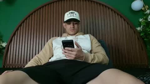 logan_griffin online show from 17, 12, 2025