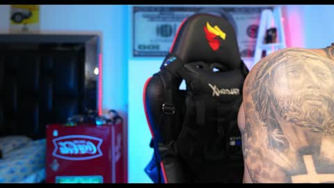 logan_hugh8 online show from 13, 12, 2024