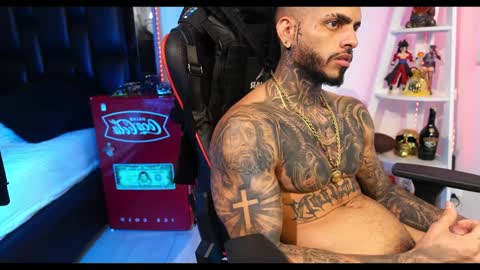 logan_hugh8 online show from 19, 12, 2024