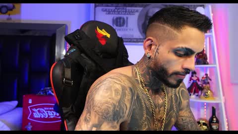 logan_hugh8 online show from 21, 12, 2024