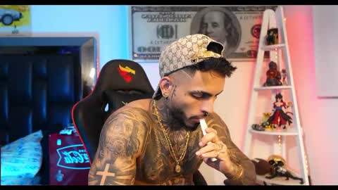 logan_hugh8 online show from 24, 2, 2025