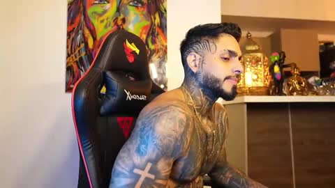 logan_hugh8 online show from 23, 9, 2025