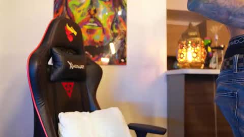 logan_hugh8 online show from 2, 10, 2025