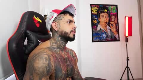 logan_hugh8 online show from 19, 10, 2025