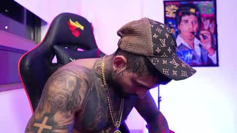 logan_hugh8 online show from 14, 11, 2025