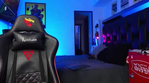 logan_hugh8 online show from 14, 1, 2026