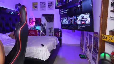 logan_hugh8 online show from 12, 3, 2026