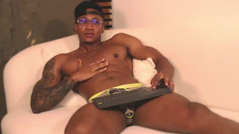 logan_varela online show from 28, 2, 2025