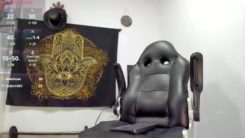 LOGAN WHITTERS online show from 8, 3, 2025