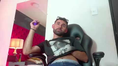 Snapshot of loganfoxx_ chatting on 26, 6, 2026 loganfoxx_ online show from 26, 6, 2026