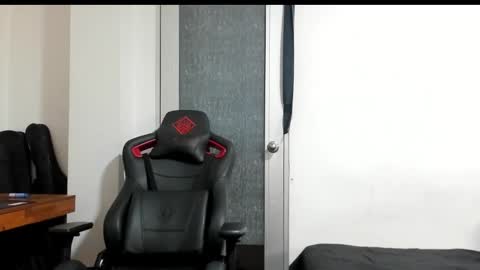 Snapshot of logannick chatting on 17, 9, 2025 Logan online show from 17, 9, 2025