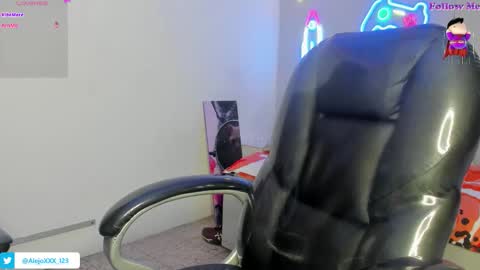 Snapshot of loistwink_1 chatting on 5, 10, 2025 LOUIS online show from 5, 10, 2025