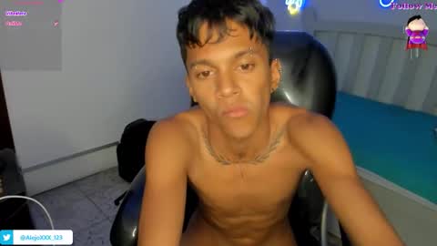 Snapshot of loistwink_1 chatting on 5, 11, 2025 LOUIS online show from 5, 11, 2025