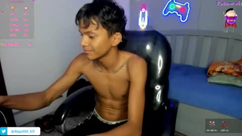 Snapshot of loistwink_1 chatting on 26, 11, 2025 LOUIS online show from 26, 11, 2025