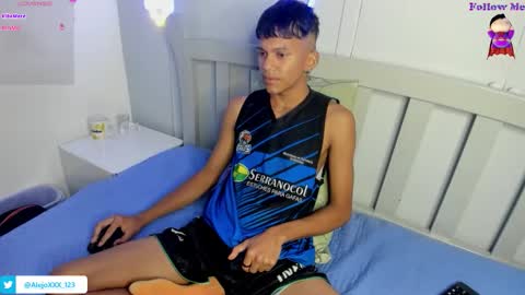 Snapshot of loistwink_1 chatting on 27, 11, 2025 LOUIS online show from 27, 11, 2025