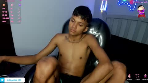 Snapshot of loistwink_1 chatting on 28, 11, 2025 LOUIS online show from 28, 11, 2025