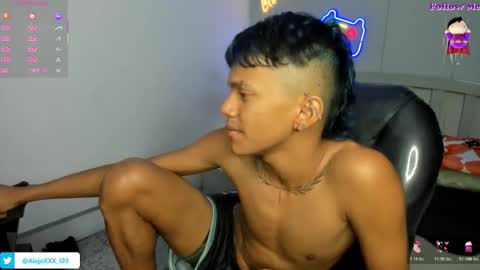 Snapshot of loistwink_1 chatting on 30, 11, 2025 LOUIS online show from 30, 11, 2025