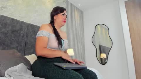 Lola Sweet online show from 24, 9, 2025