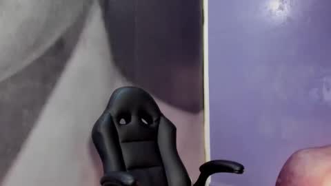 lola red online show from 5, 3, 2025