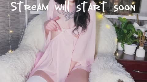 Snapshot of lola_sunnie chatting on 15, 10, 2025 Adelia online show from 15, 10, 2025