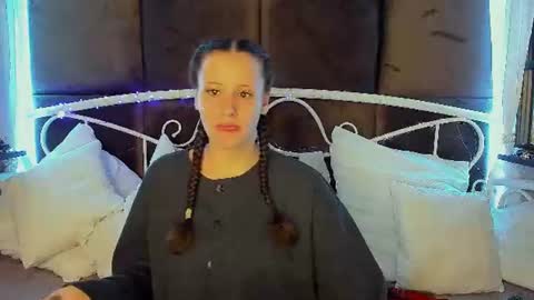 Snapshot of lola_weeks chatting on 4, 7, 2026 Lola online show from 4, 7, 2026