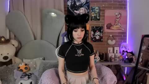 Snapshot of lolaa_bunnyy chatting on 14, 1, 2025 Lola Bunny online show from 14, 1, 2025