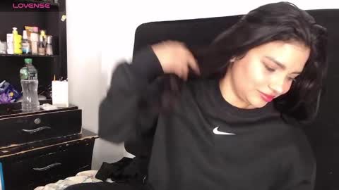 lolaa_staars online show from 10, 1, 2025