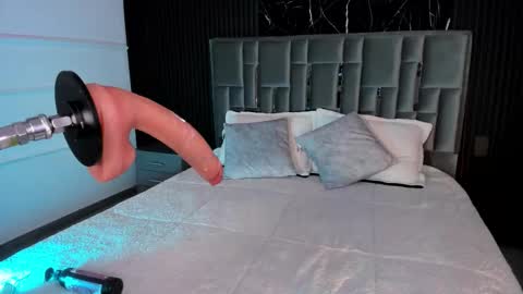 Lola Angel online show from 10, 2, 2026