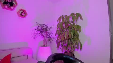 Snapshot of lolaleah_ chatting on 6, 7, 2026 Lola online show from 6, 7, 2026