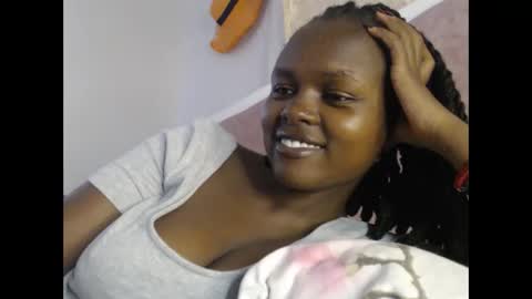 lolamia7 online show from 11, 11, 2025