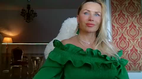 Snapshot of lollyta2023 chatting on 15, 12, 2024 Roxy online show from 15, 12, 2024