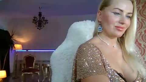 Snapshot of lollyta2023 chatting on 1, 1, 2025 Roxy online show from 1, 1, 2025