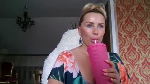 Snapshot of lollyta2023 chatting on 11, 3, 2025 Roxy online show from 11, 3, 2025